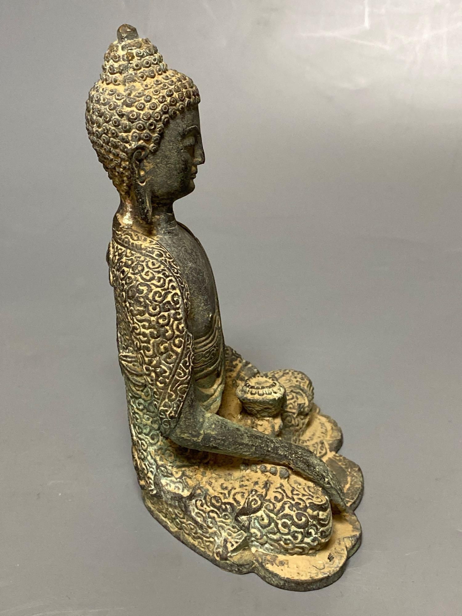 A South East Asia bronze of Buddha, 16cm